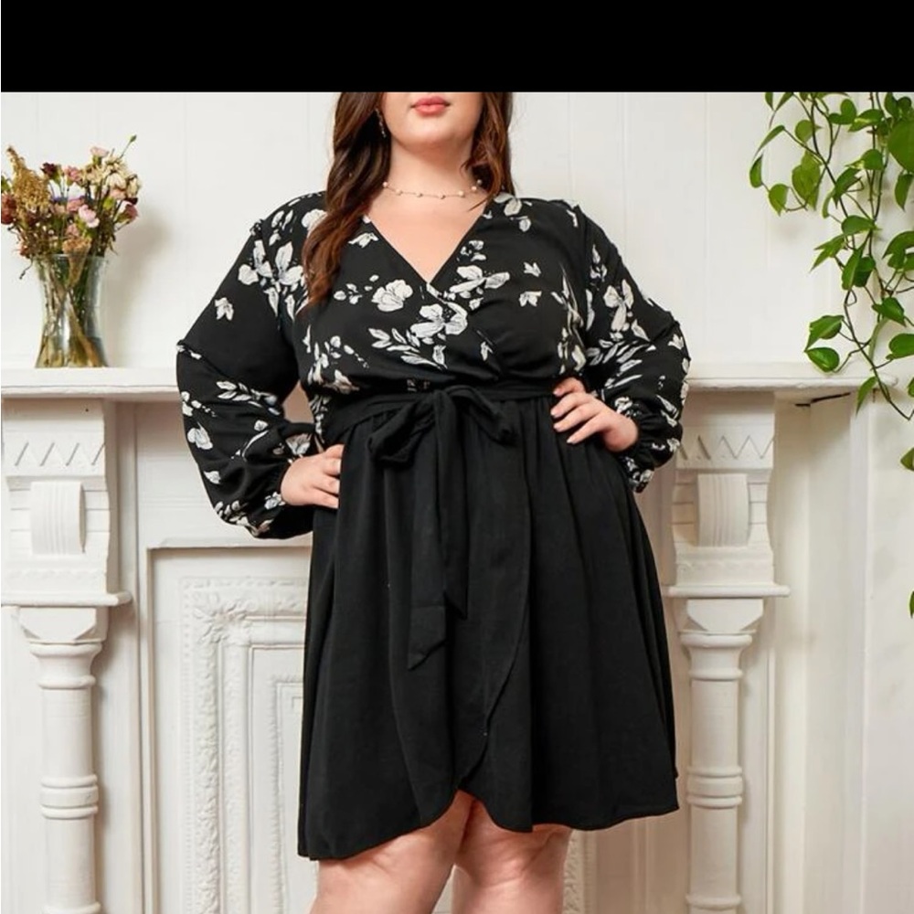 Gorgeous, elegantly size 24/26 Floral Print Lantern Sleeve Belted Dress